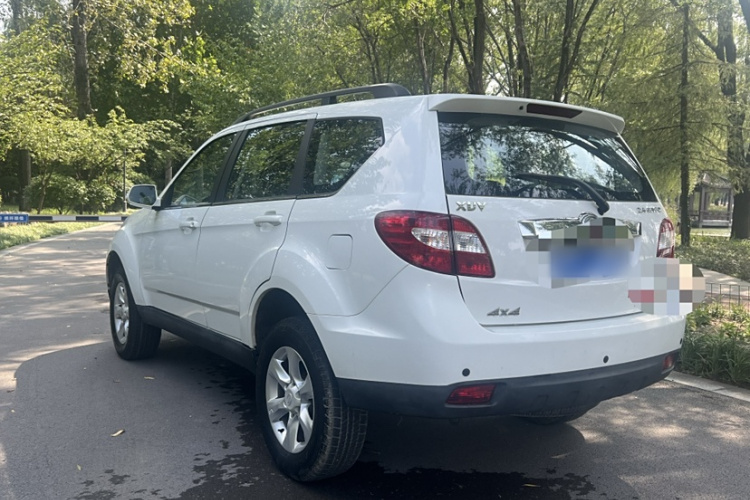 陆风X8 2014款 探索版 2.4L 汽油4X4豪华型车身外观6011