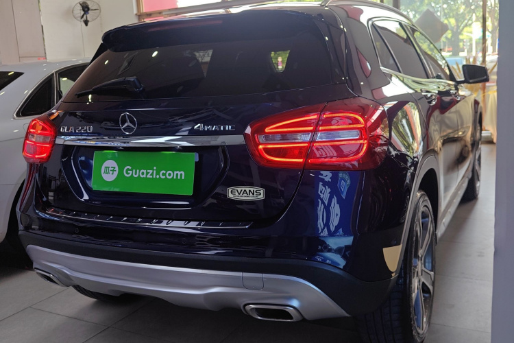 奔驰GLA 2016款 GLA 220 4MATIC 豪华型车身外观7
