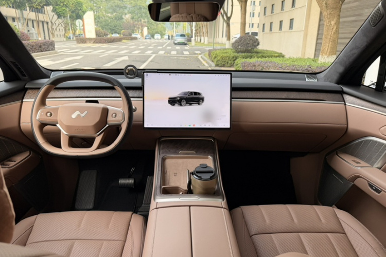 乐道L90 2025款 Max 六座版中控内饰7005