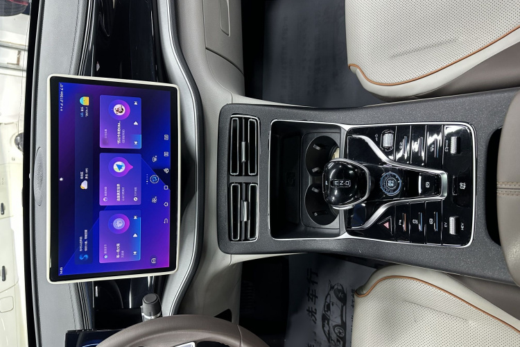 比亚迪 秦PLUS 2023款  冠军版 DM-i 120KM超越型中控内饰7013