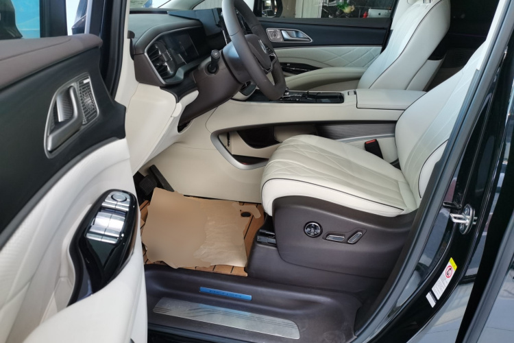 腾势D9 2024款 DM-i 980 四驱尊荣型中控内饰19