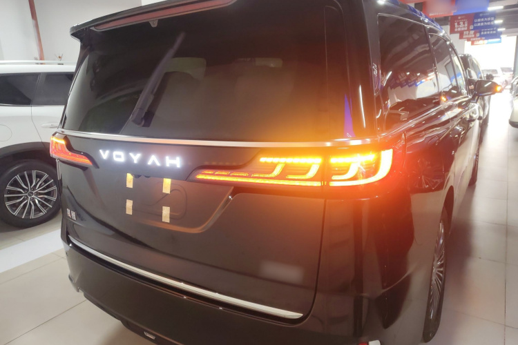 岚图汽车 岚图梦想家 2025款 PHEV 四驱卓越乾崑版车身外观6