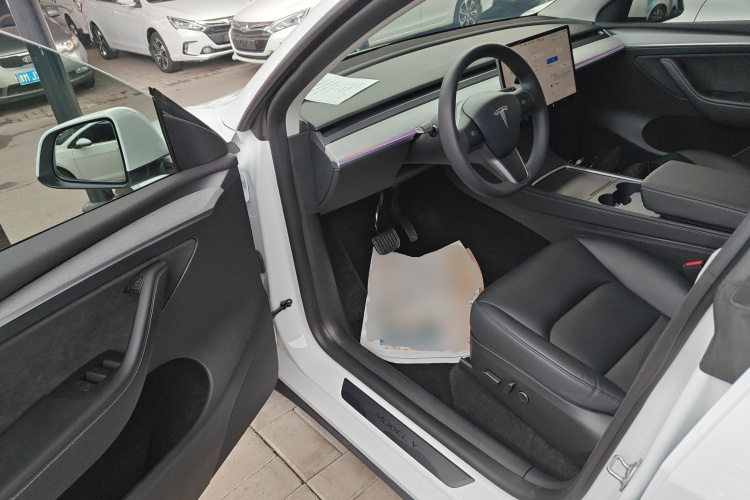特斯拉 Model Y 2023款 后轮驱动版中控内饰7003