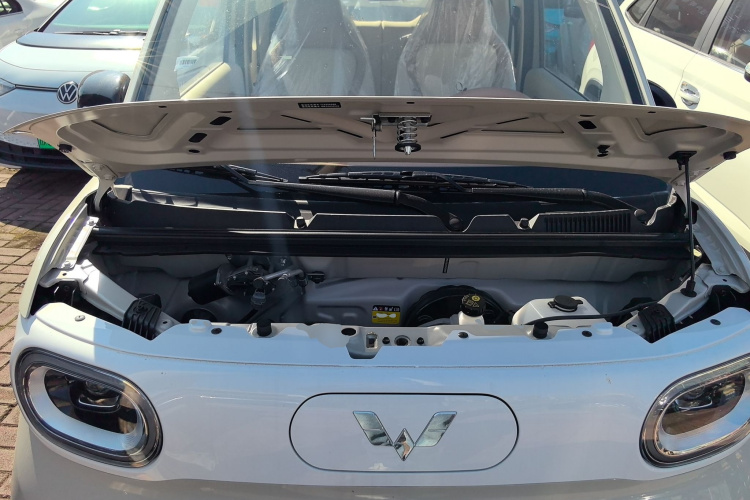 五菱汽车 宏光MINIEV 2024款 第三代 215km 青春版机舱底盘24