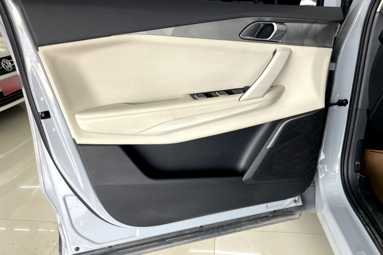 领克06 EM-P 2022款 PHEV 84KM续航版 Pro中控内饰7005