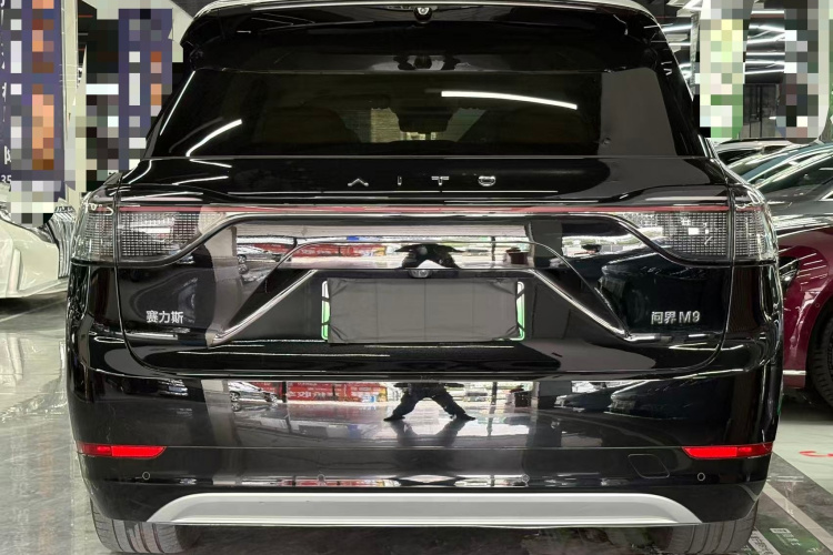 鸿蒙智行 问界M9 2024款 增程 Ultra版 52kWh 5座版车身外观6008