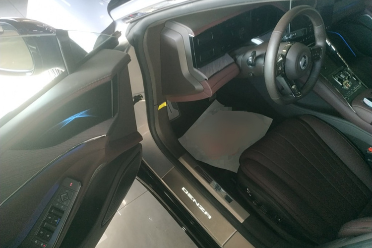 腾势Z9GT 2024款 1100四驱Ultra版中控内饰20