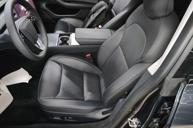 特斯拉 Model 3 2023款 后轮驱动版中控内饰19
