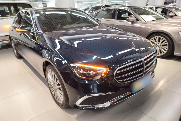 奔驰E级 2022款 改款 E 300 L 豪华型车身外观3
