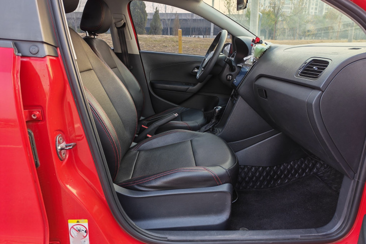 大众 Polo 2016款 1.4L 自动风尚型中控内饰7003