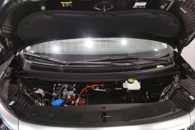 腾势D9 2024款 EV 620 尊享型机舱底盘24