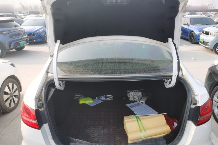 福特 福睿斯 2019款 改款 1.5L 自动悦享型 国VI机舱底盘23