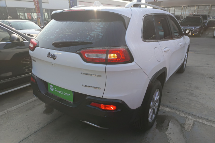 Jeep 自由光 2017款 2.0L 优越版车身外观7