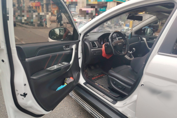 哈弗H6 2017款 蓝标 运动版 1.5T 手动两驱精英型中控内饰7003