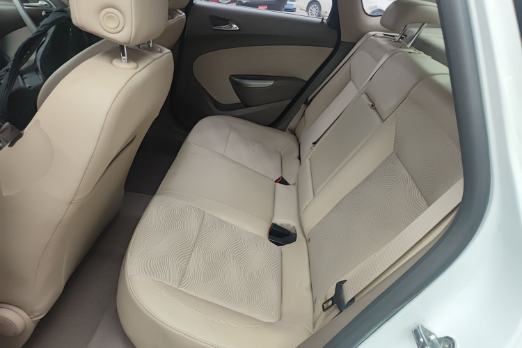 别克 英朗 2013款 GT 1.6L 自动时尚版中控内饰21