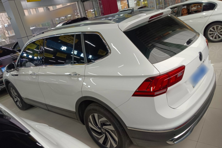 大众 途观L 2023款 330TSI 自动两驱舒享版车身外观4