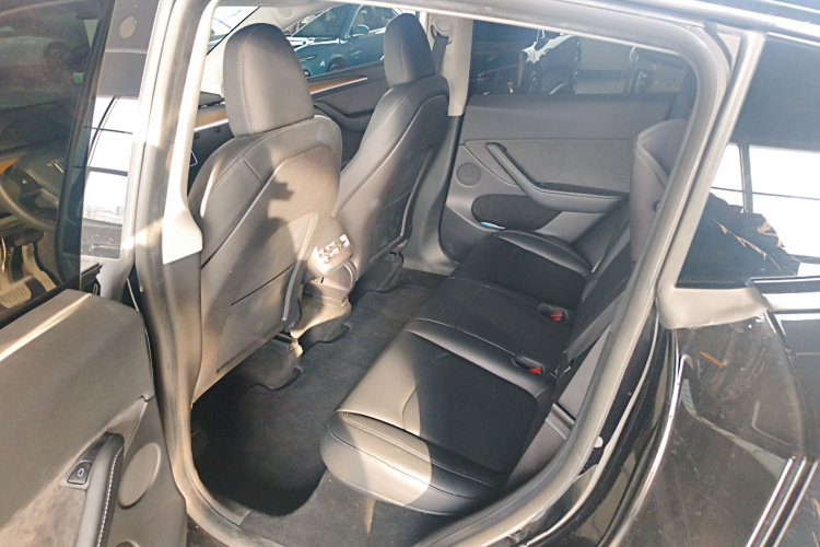 特斯拉 Model Y 2022款 改款 后轮驱动版中控内饰21