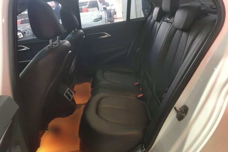 宝马1系 2018款 118i 设计套装型中控内饰21