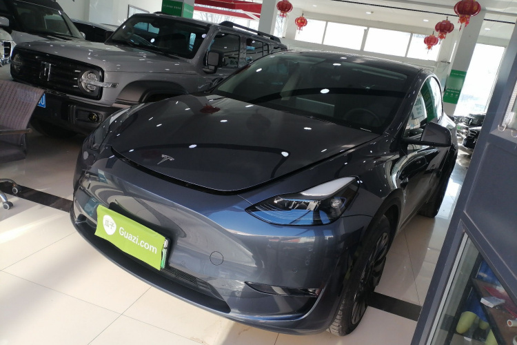 特斯拉 Model Y 2021款 标准续航后驱版车身外观1