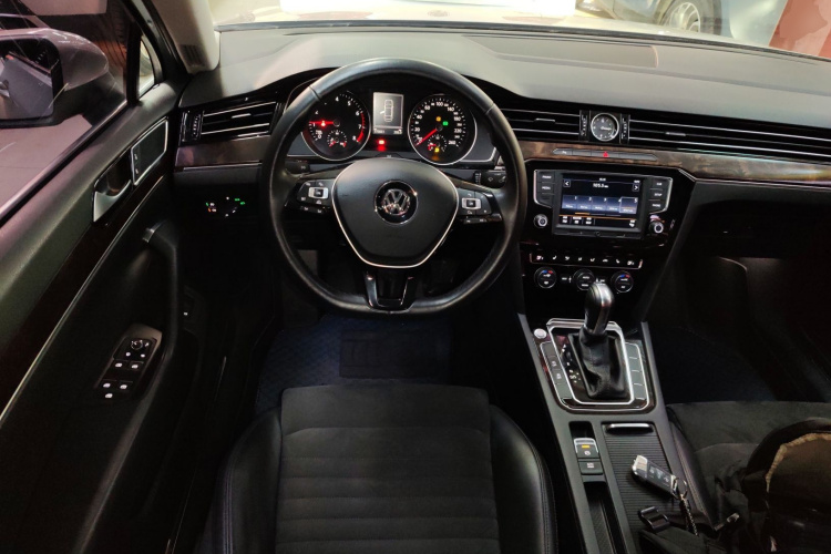 大众 迈腾 2017款 330TSI DSG 豪华型中控内饰13