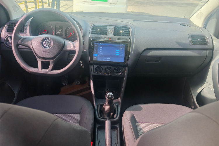 大众 Polo 2014款 1.4L 手动风尚版中控内饰7002