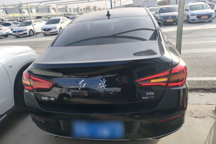 红旗H5 2022款 经典款 改款 1.5T DCT旗韵版车身外观6