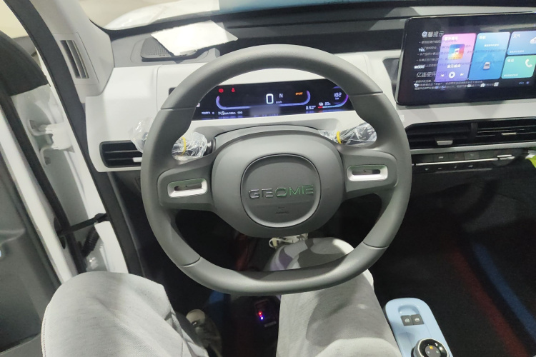 吉利银河 2024款 熊猫mini 200km 耐力熊中控内饰13