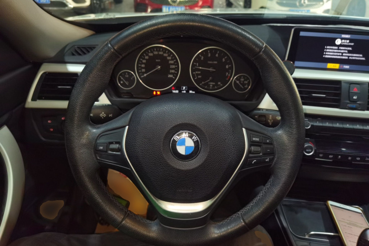 宝马3系GT 2017款 320i 时尚型中控内饰13