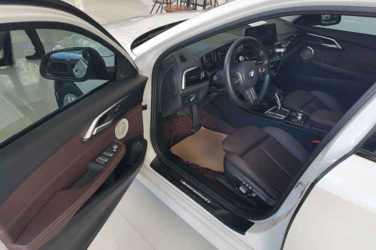 宝马1系 2023款 120i M运动曜夜版中控内饰20