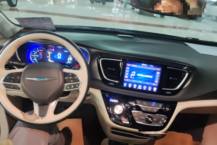 克莱斯勒 大捷龙PHEV(进口) 2019款 3.6L 插电混动版中控内饰12