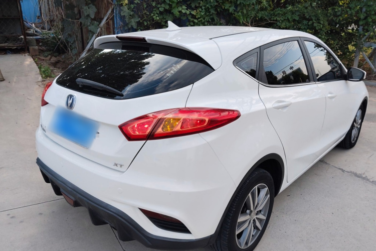 长安 逸动 2016款 XT 1.6L 手动俊酷型车身外观7
