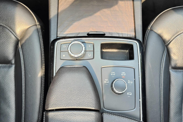 奔驰GLE 2016款 GLE 320 4MATIC 动感型中控内饰7005