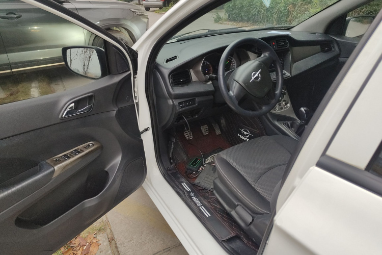 海马M3 2016款 1.5L 手动舒适型中控内饰7003