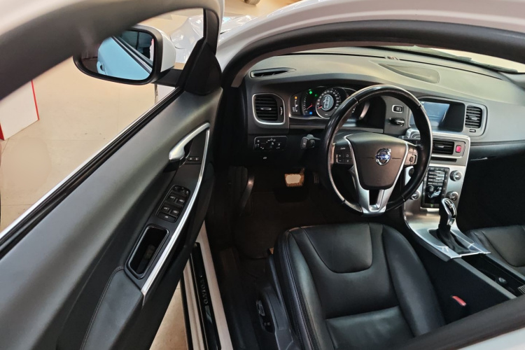 沃尔沃S60 2015款 S60L 2.0T 智远版中控内饰7003