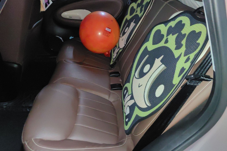 五菱汽车 五菱缤果 2023款 333km 灵犀互联款中控内饰21