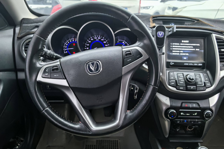 长安 逸动 2015款 1.6L 手动俊酷型 国V中控内饰7002