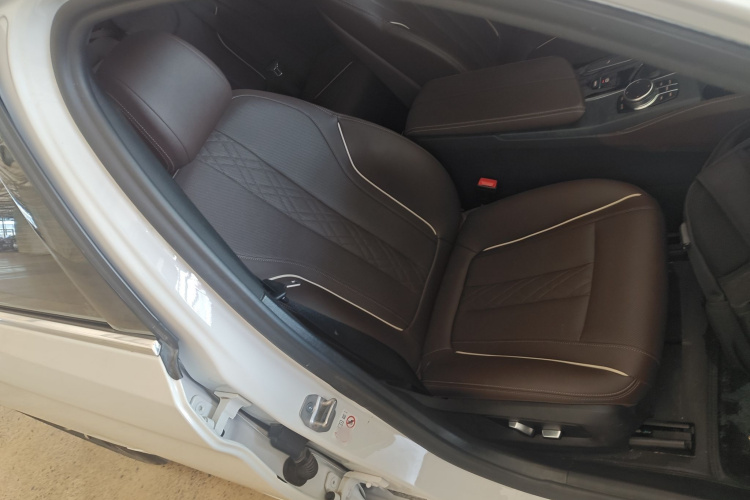 宝马5系 2021款 改款 530Li 领先型 M运动套装局部细节41