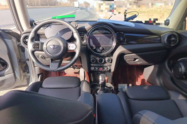 MINI 2023款 1.5T COOPER 艺术家中控内饰12