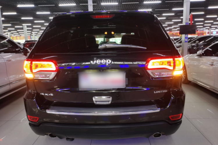 Jeep 大切诺基(进口) 2014款 3.0L 舒享导航版车身外观6