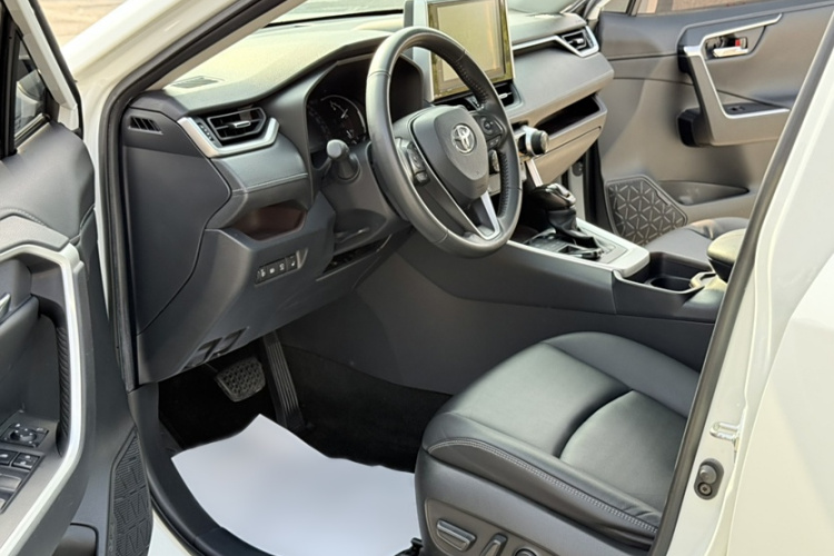 丰田 RAV4荣放 2020款 2.0L CVT两驱尊贵版中控内饰7004