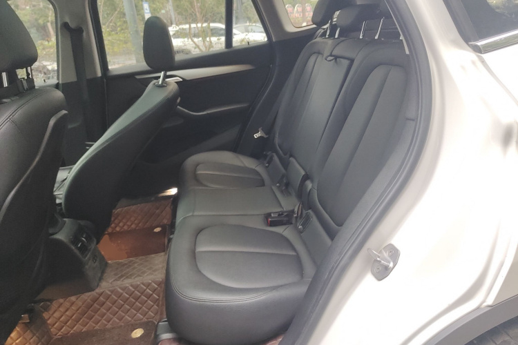 宝马X1 2019款 sDrive18Li 时尚型中控内饰21