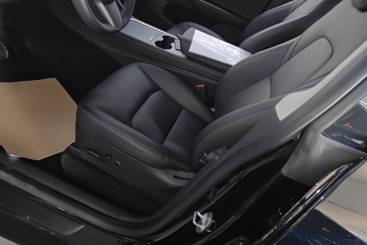 特斯拉 Model Y 2022款 改款 长续航全轮驱动版中控内饰19