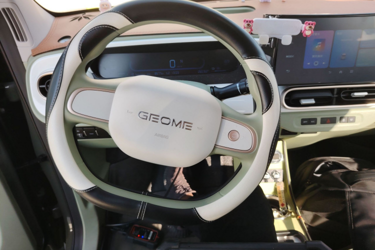 吉利银河 2025款 210km 熊猫骑士中控内饰13