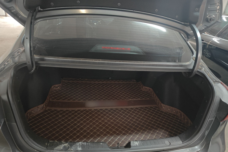 长安 逸动 2023款 畅享版 PLUS 蓝鲸NE 1.4T GDI DCT尊贵版机舱底盘23