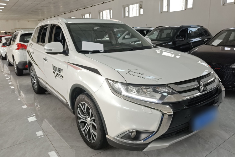 三菱 欧蓝德 2016款 2.4L 四驱精英版 5座车身外观3