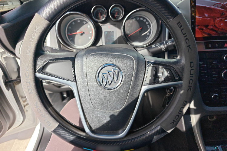 别克 英朗 2014款 XT 1.6L 自动时尚版中控内饰13