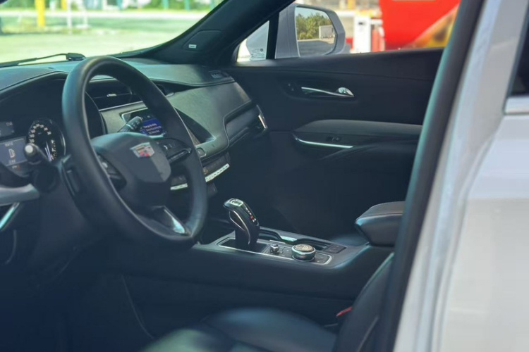 凯迪拉克XT4 2018款 28T 两驱领先型中控内饰7002