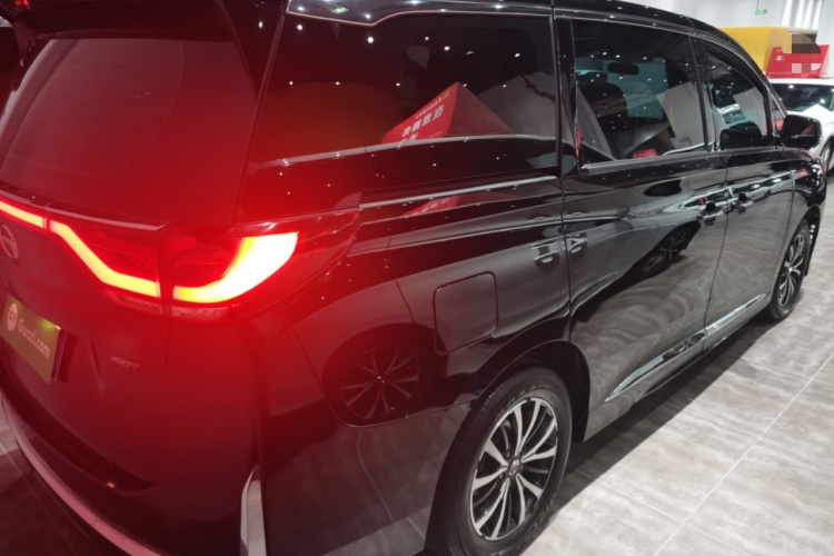 广汽传祺 传祺M8 2023款 领秀系列 390T 豪华版车身外观6005