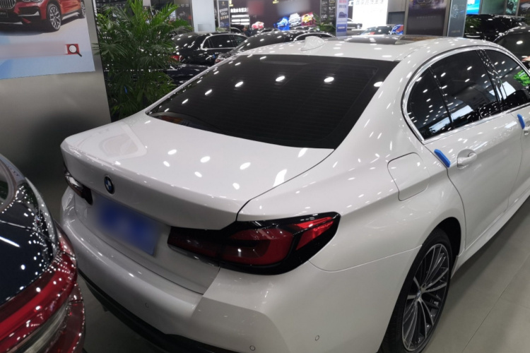 宝马5系 2023款 530Li 领先型 M运动套装车身外观6