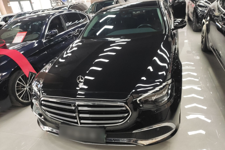 奔驰E级新能源 2023款 E 350 e L 插电式混合动力轿车车身外观2